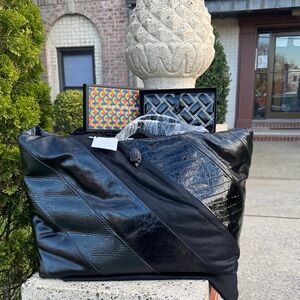 NWT Kurt Geiger Black Textured Handbag with contrasting wallet